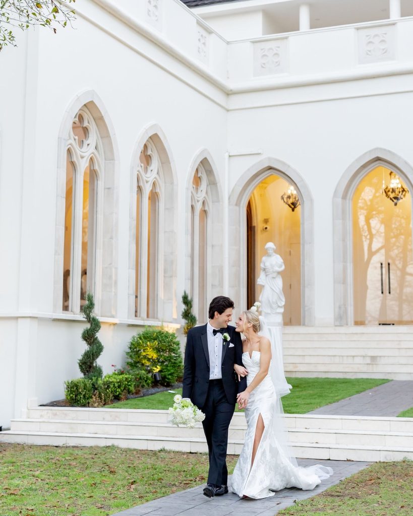 A romantic affair with European charm — Lauren & Nicolás’ wedding at chateaunouvelle was elegance in every frame. Crisp whites,