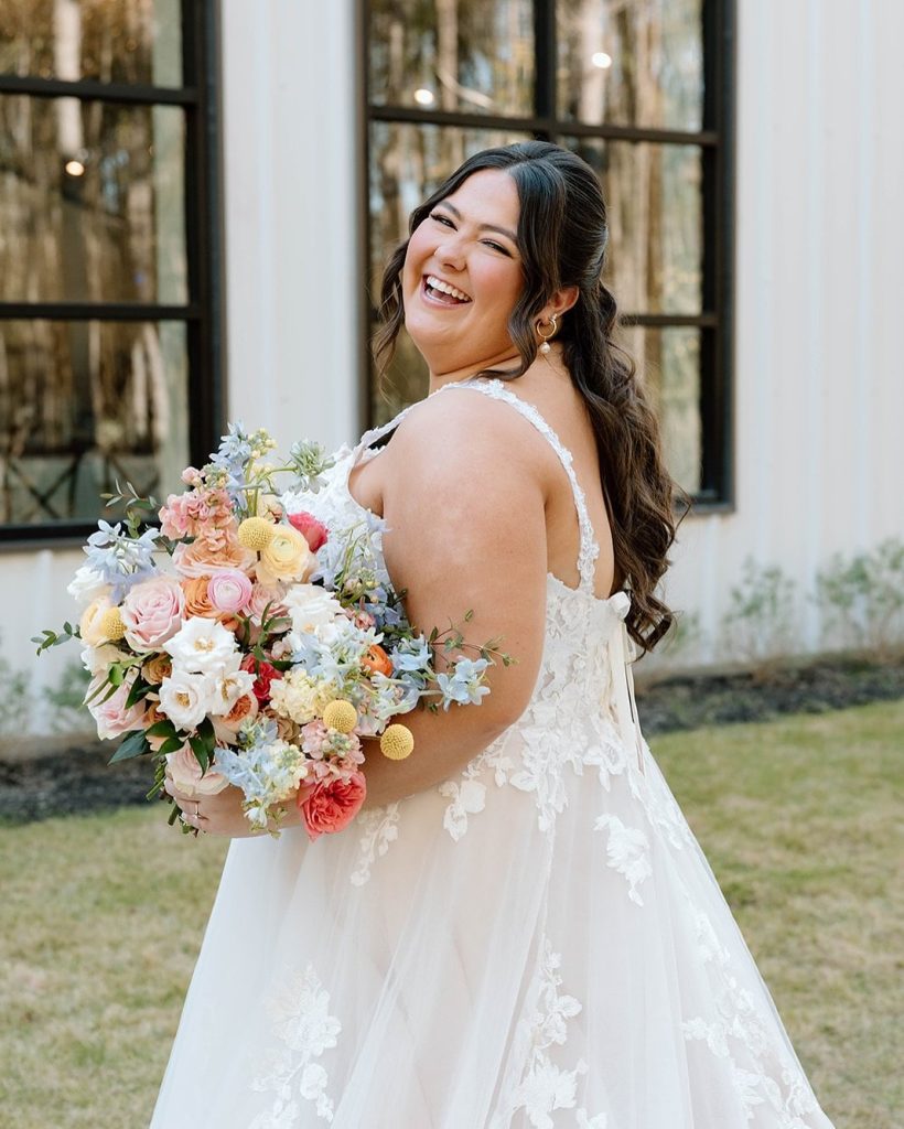 ⁠What’s more fitting for a spring wedding than a pop of color? Vibrant florals from monicasbrides set the tone for