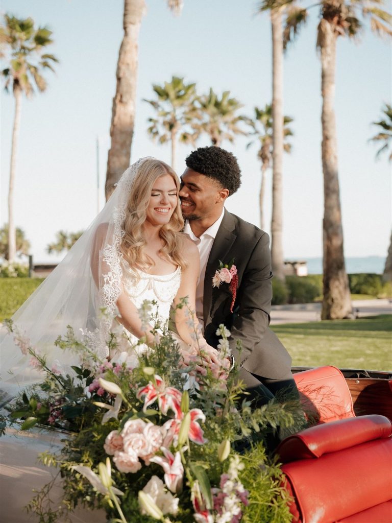 ⁠There’s something so special about the way amordelbuenoflowers brings love stories to life through flowers! From bouquets filled with movement