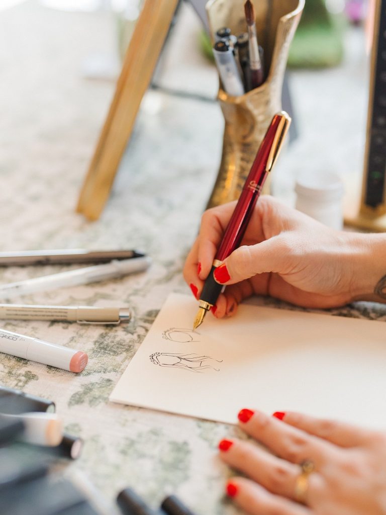 Searching for the perfect wedding favor for your guests? Look no further than voguevignetteofficial!⁠ ⁠ Vogue Vignette brings style and